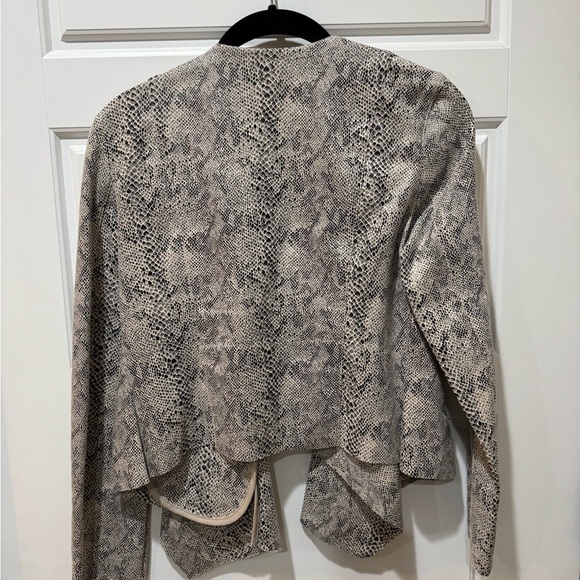 Snakeskin Patterned Women's Blazer - Picture 3 of 3